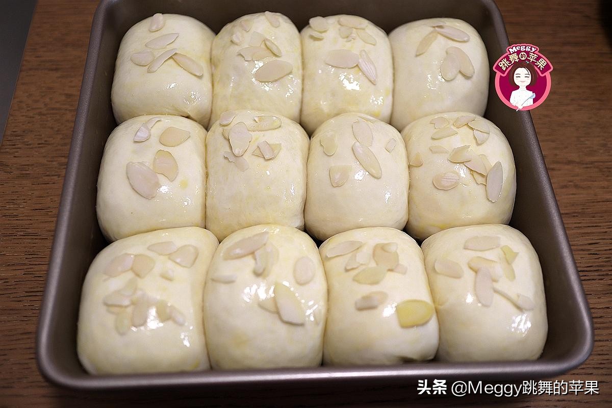 面包早餐整箱搭配草莓酱,柔软草莓酱