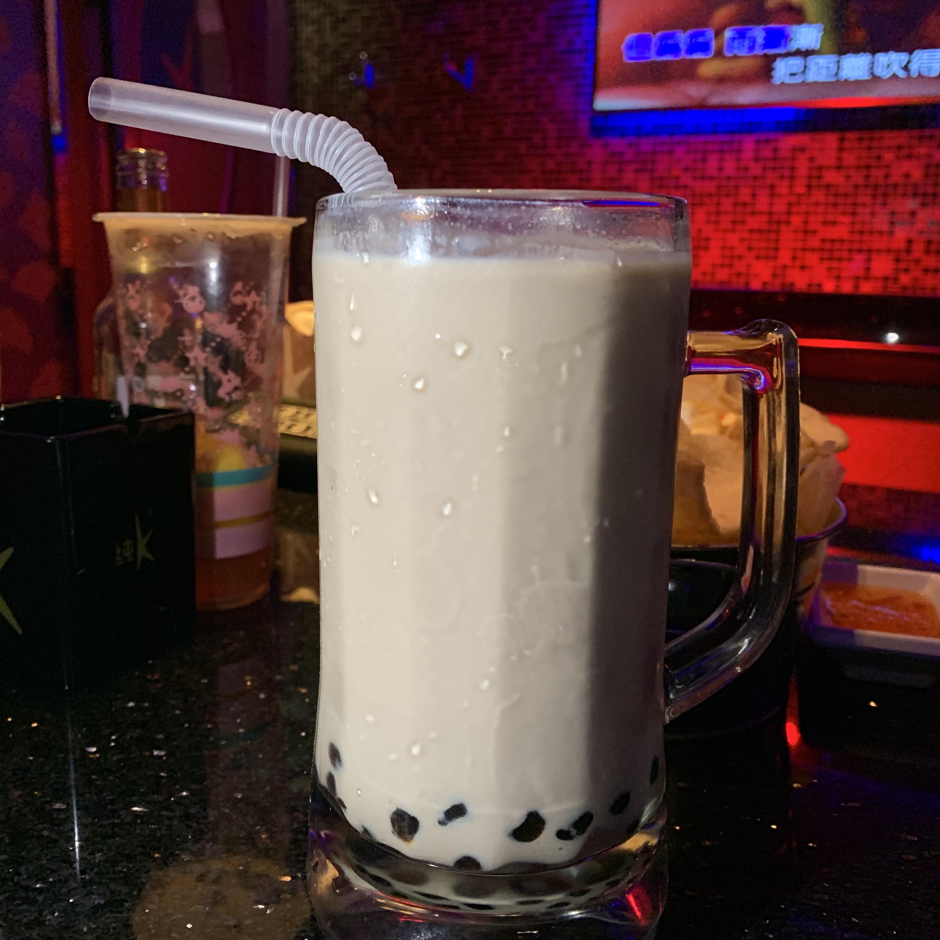 一家被奶茶耽误的火锅店,一家被美食耽误的ktv