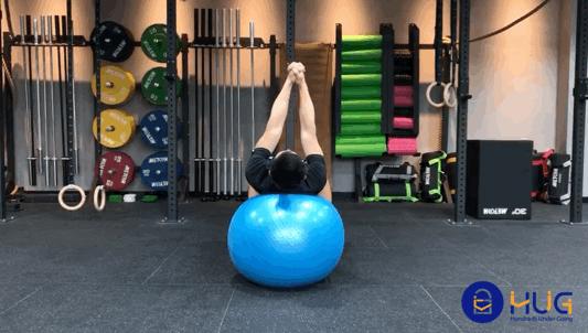 练马甲线最有效动作平板支撑,三个月用卷腹轮能练出马甲线吗