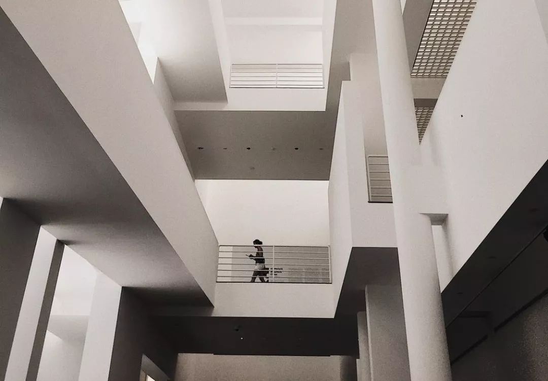 面试官：“看见女客户裸体，你该怎么办？”