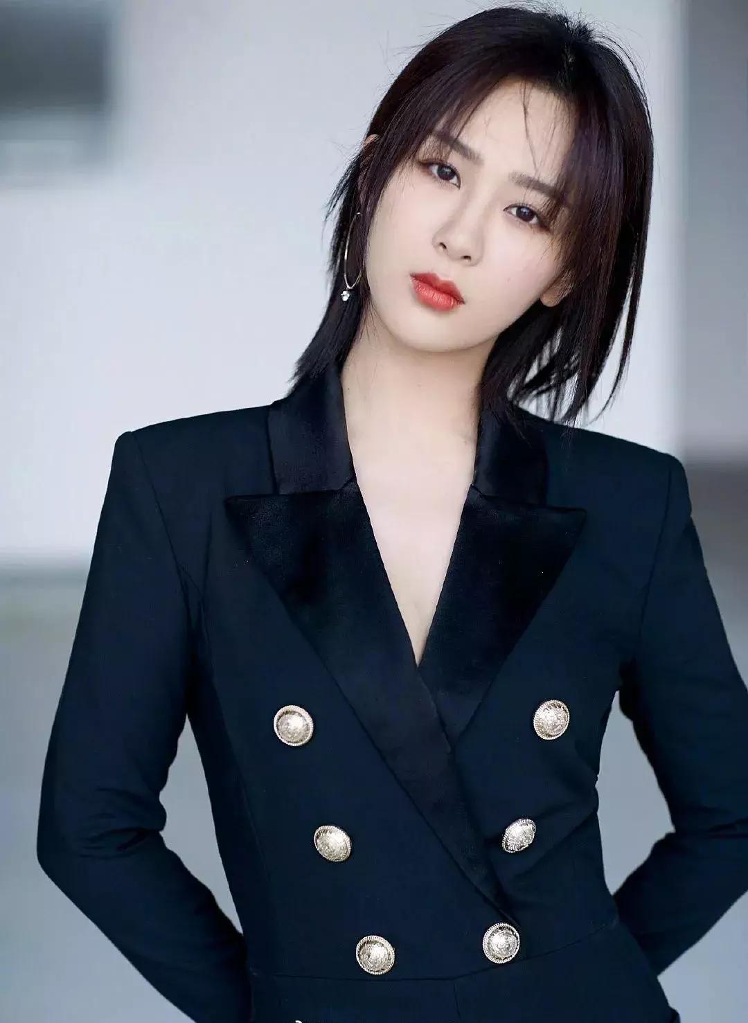 亲爱的热爱的佟年的身份曝光,亲爱的热爱的佟年身份爆光哪一集