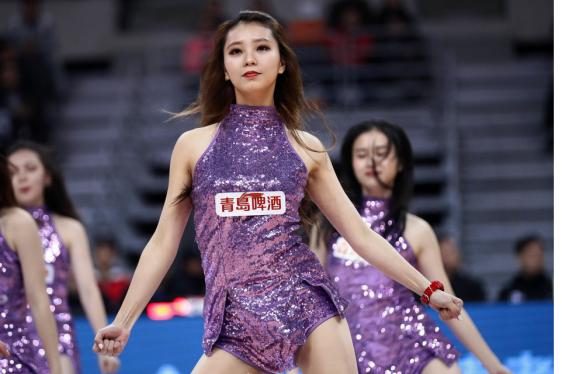 宏远宝贝13年成最老牌啦啦队,丰满性感被模仿,转型变美工程