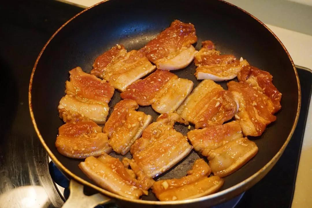 用平底锅烤肉怎么烤最好吃,平底锅韩式烤肉的正确方法