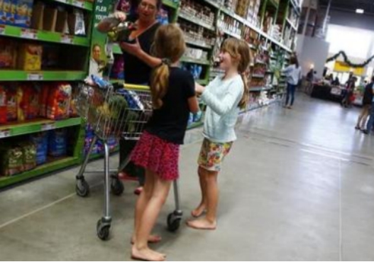 印度游客不解:为何新西兰人都爱光脚,是很穷买不起鞋子吗?