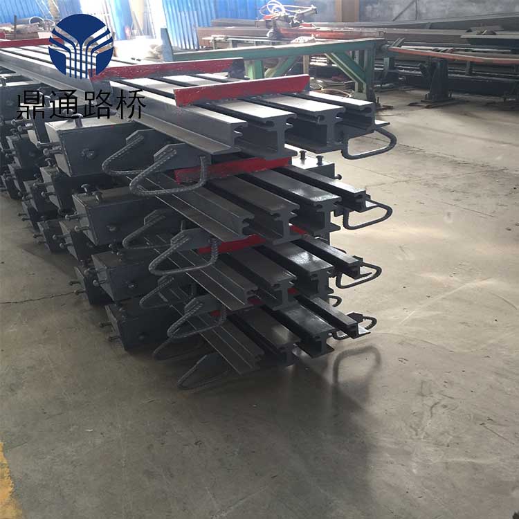 桥梁伸缩缝裂怎么处理,桥梁伸缩缝裂缝的原因