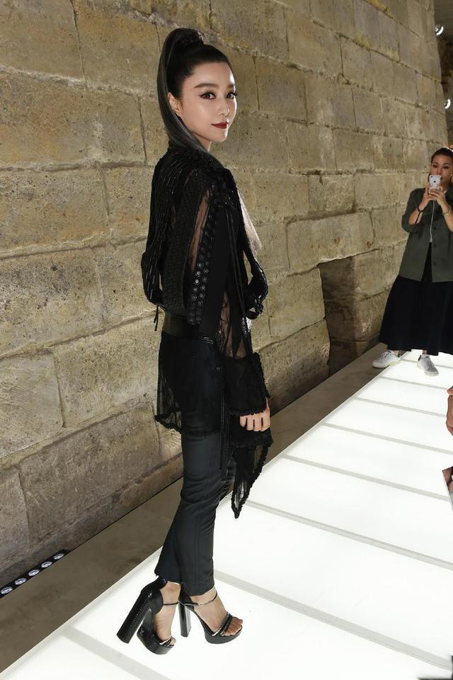 范冰冰在日本拍的惊艳海报,范冰冰新造型看秀现场