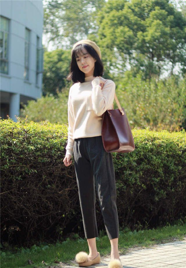 过了40岁的女人多穿些休闲装舒适,40岁适合穿哪种衣服时尚减龄大气