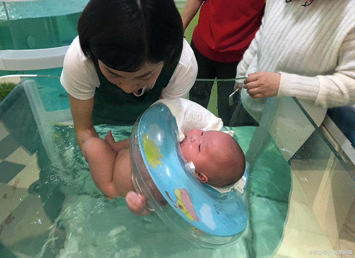 女宝宝下身有血丝是怎么回事,女婴下身有血丝怎么办