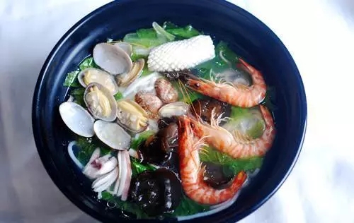 米线和砂锅哪个受欢迎,米线和砂锅米线哪个好吃