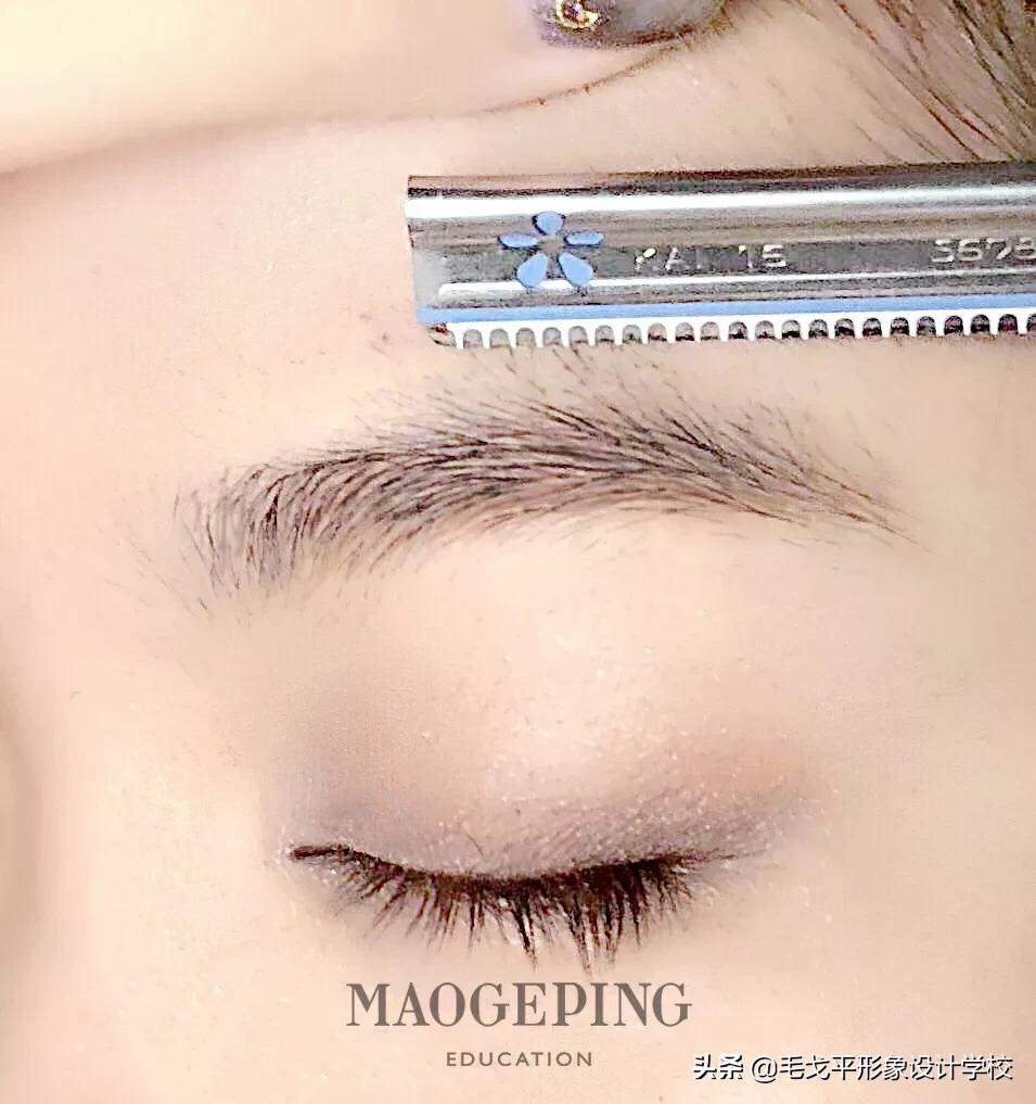 眉毛怎么画好看最简单的,初学眉毛怎么画才能根根分明