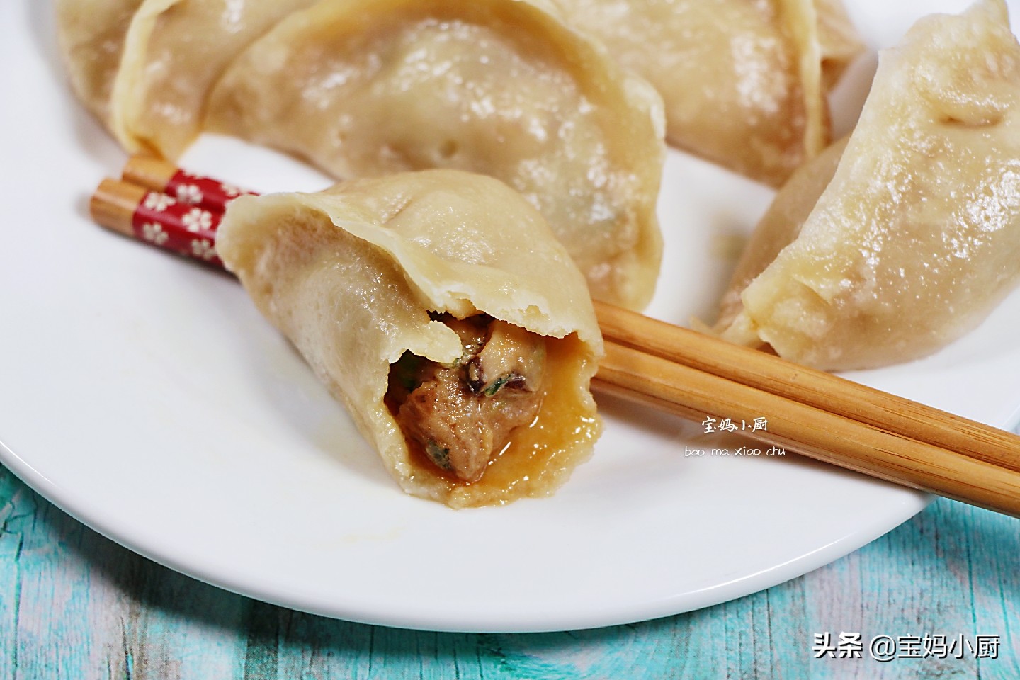 早餐就爱吃蒸饺，比包子省事，软乎乎，一咬直冒汁，放一天都不硬