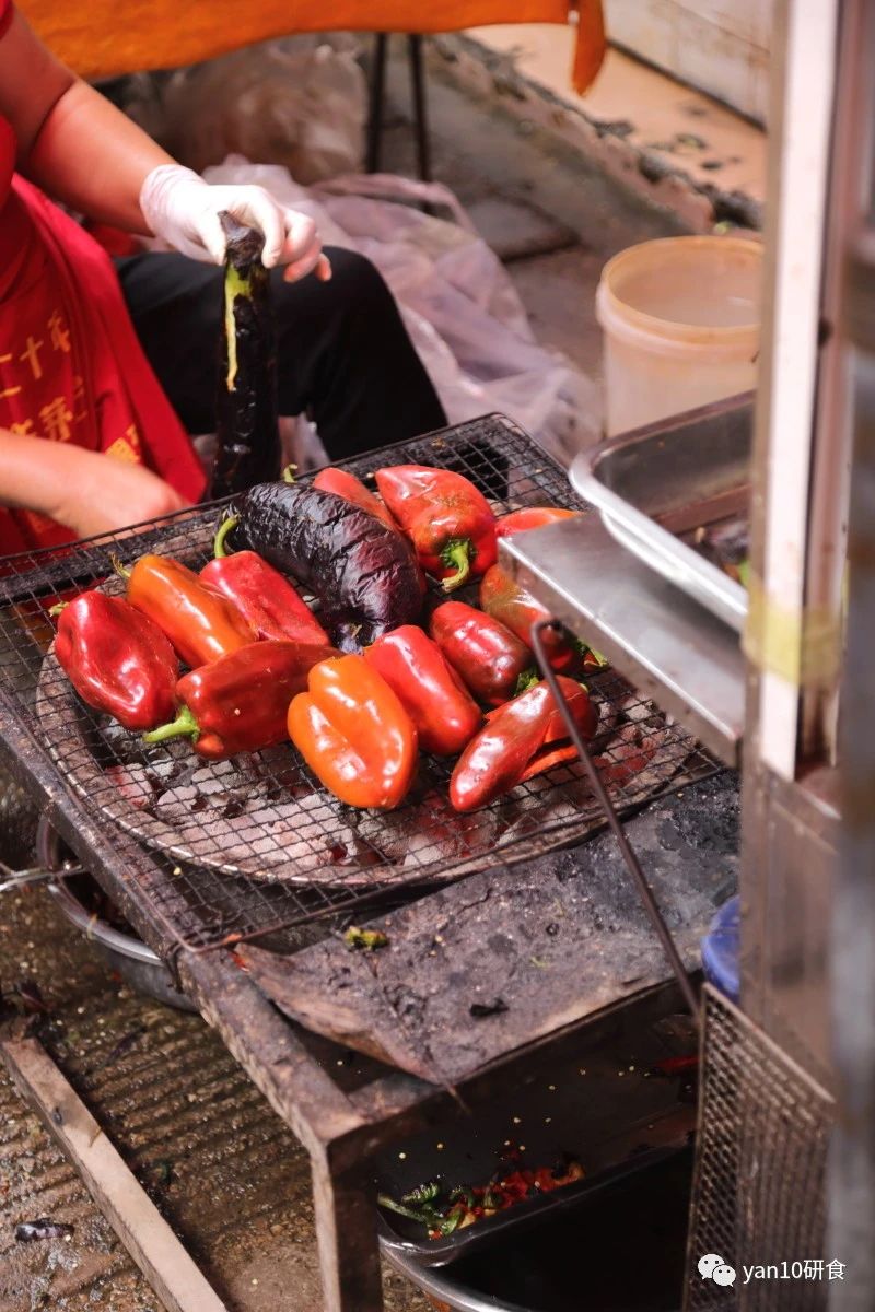 昆明滇池美食推荐菌火锅,滇池边菌子火锅