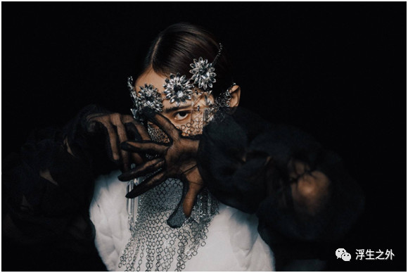 为什么被劈腿后越来越自卑,被劈腿的女孩的心理