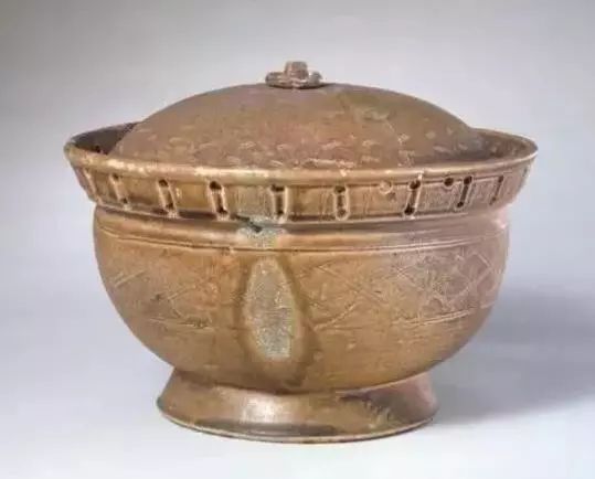 为什么青花瓷比青瓷价值高,青花瓷和龙泉青瓷哪个更值得玩