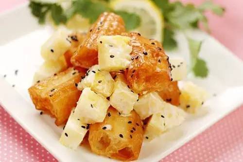 吃剩的油条不用扔这样做味道很好,吃不完的油条有什么新的做法