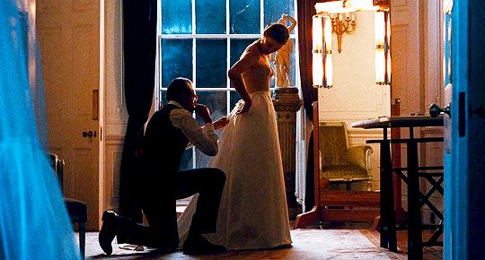 会修飞机的绝代超模，自己开公司，为何最终在小餐馆度过余生？