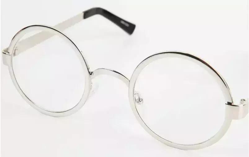 透明镜框适合脸黑,皮肤暗沉如何挑选镜框