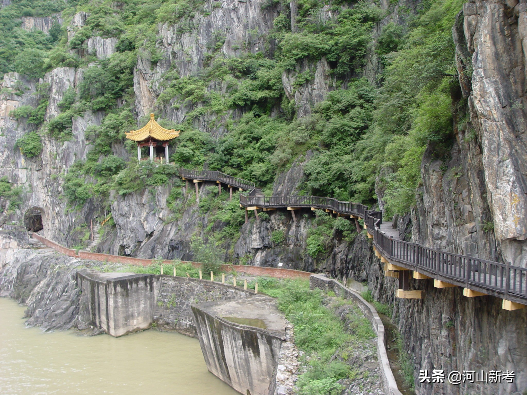 古栈道是如何修建的,古栈道是怎么建造的