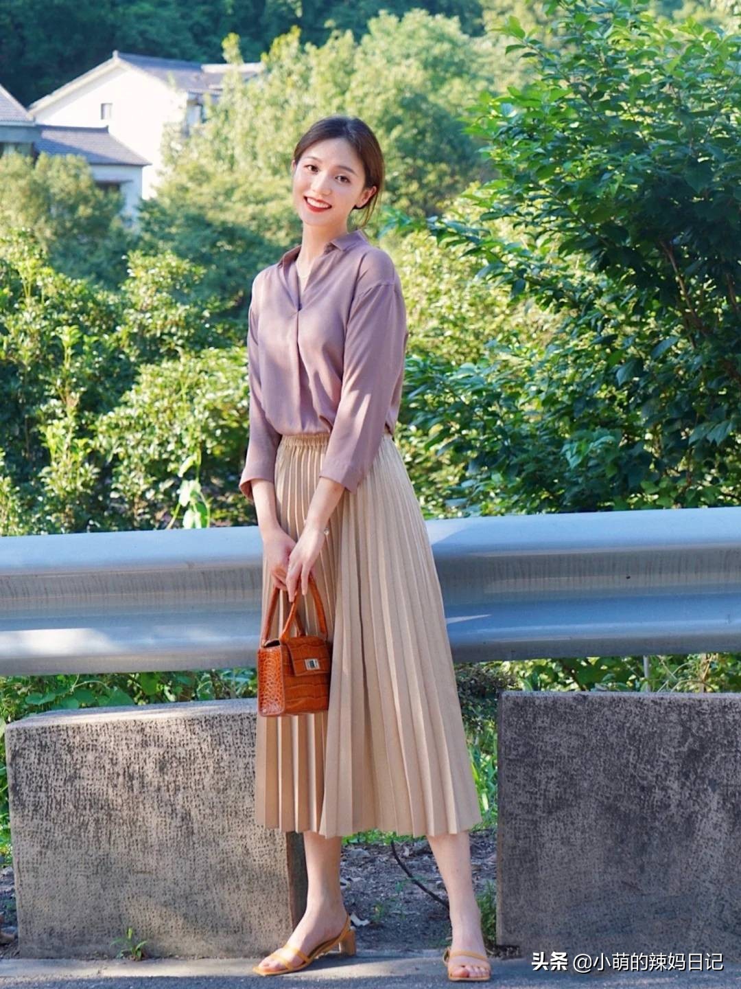 新款流行裙子碎花显白,今年这8条碎花裙好看又显瘦