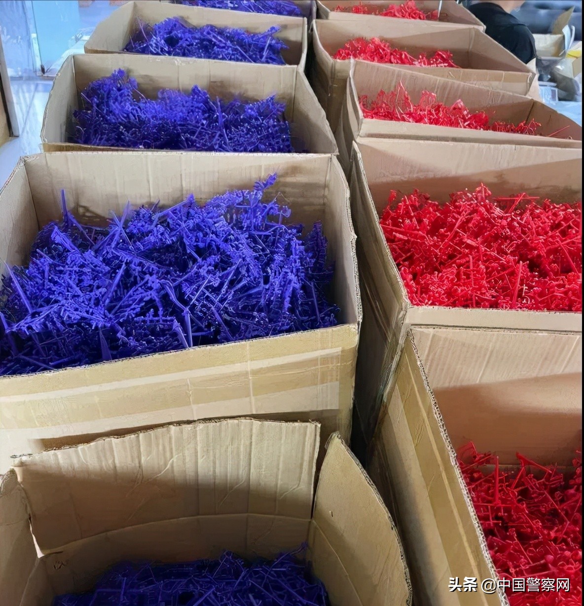 上海警方查获400万元假奥特曼,上海警方查获假奥特曼被送玩具