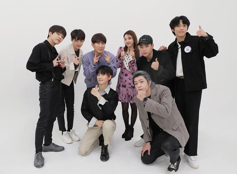 韩女团成员私密照遭泄露,21岁韩国女团偶像后台换衣被偷拍