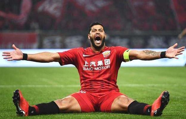 上海上港足球队员石柯续约了没,石柯发文告别胡尔克