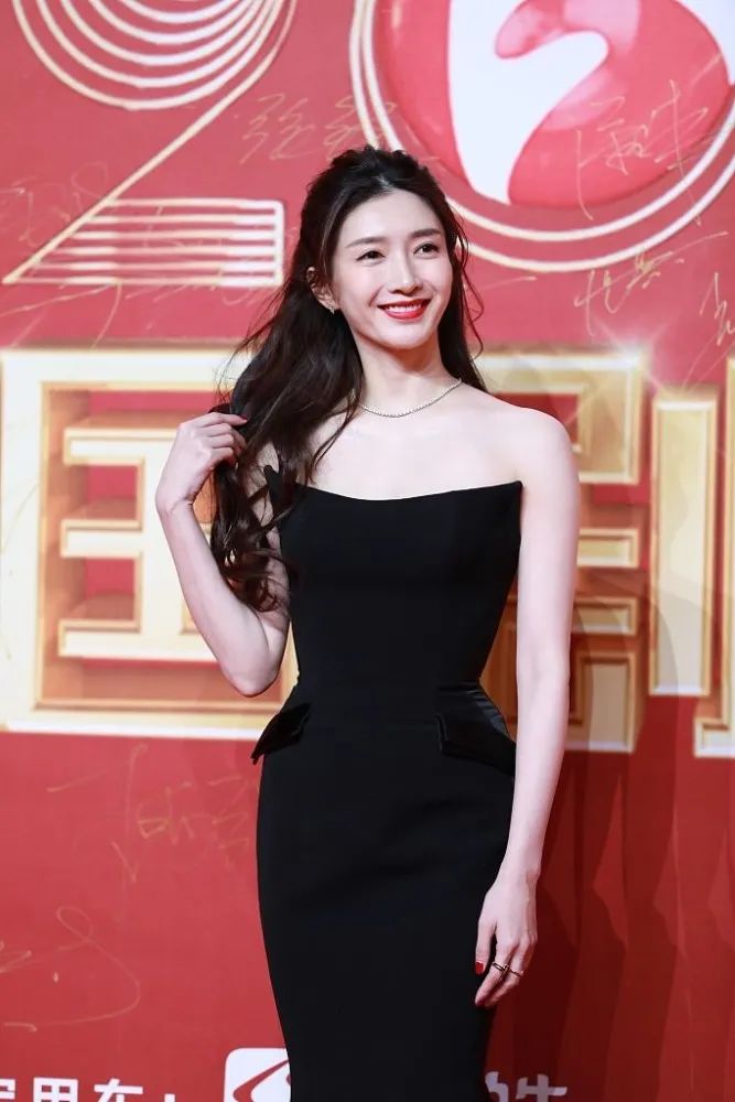 女星红毯撞衫,红毯女星难逃撞衫魔咒