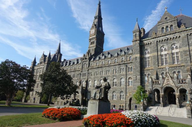 “政客的摇篮”乔治城大学，一所白宫旁边的贵族学校