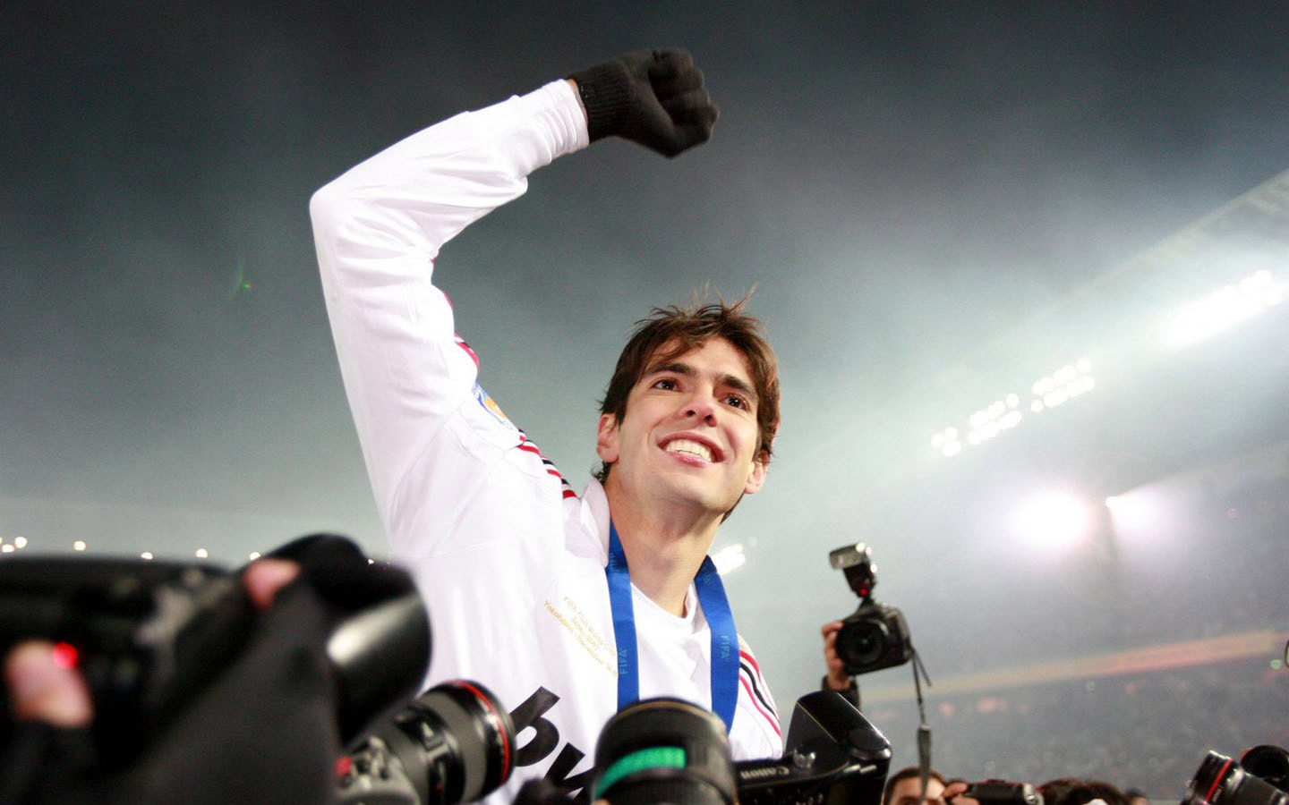 卡卡和前妻相爱吗,卡卡和前妻的恩爱视频