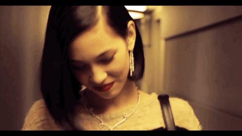 她是「挪威的森林」里的小绿，也是日本顶级女模，却不是日本人