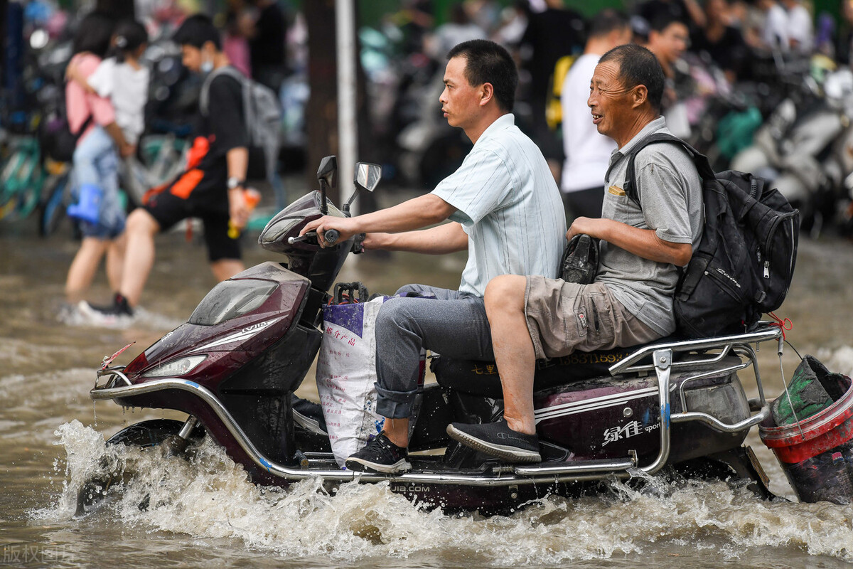 电动车进水正确处理方法,电动车电机进水冬天冻住了怎么办