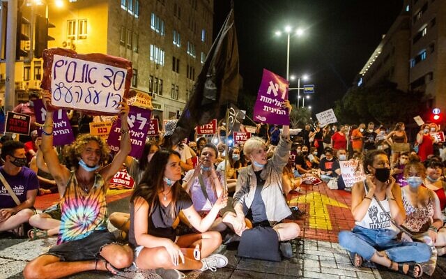 “30人排队轮奸16岁少女案”轰动以色列，引发全国大*行游**