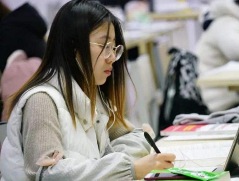 研究生毕业后和本科生差距大吗,准研究生告诉你学硕和专硕的区别