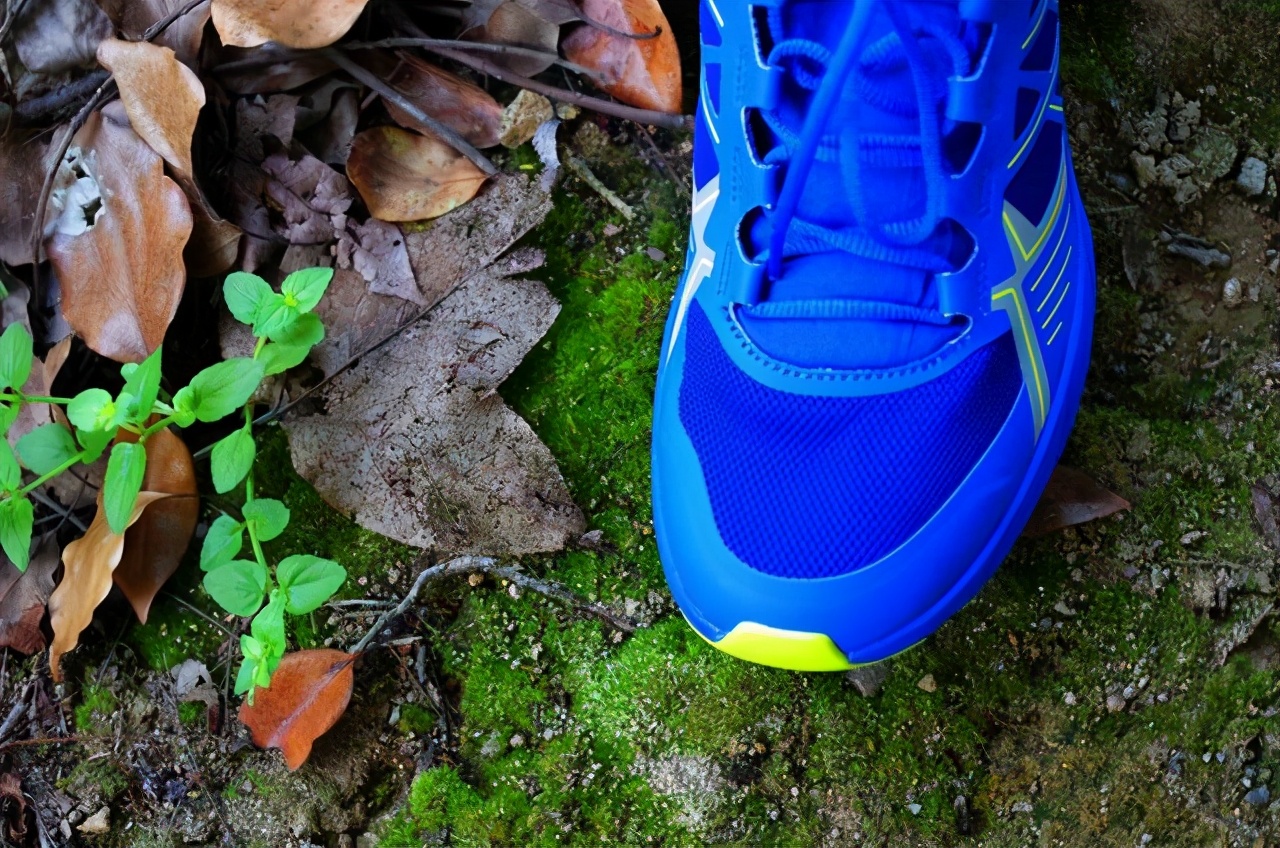 可玩性和实用性极高的跑鞋,既有缓冲又有支撑性的跑鞋推荐