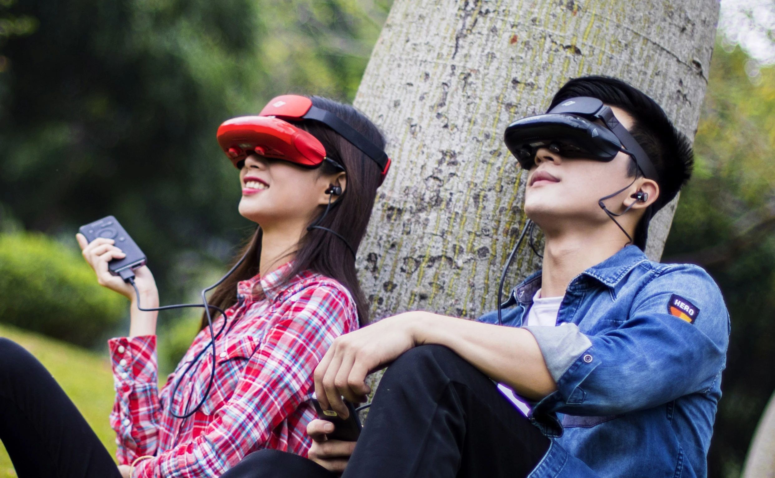 XR科普——VR眼镜盒子：需要配合手机的头戴式设备