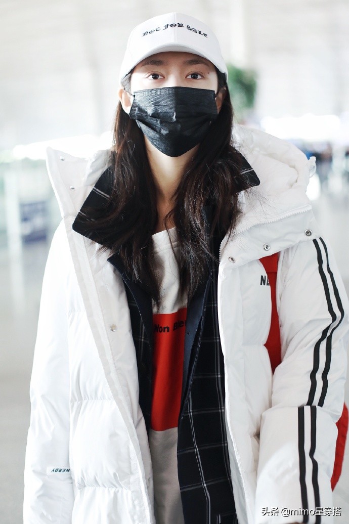 傅菁长发穿蓝色棉服,傅菁穿搭羽绒服