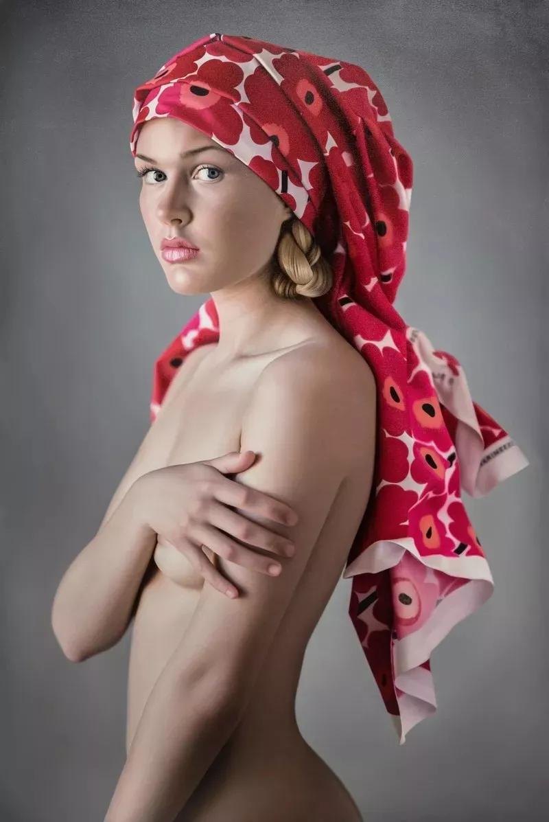 她画的人物栩栩如生用英文怎么说,她画的人物栩栩如生