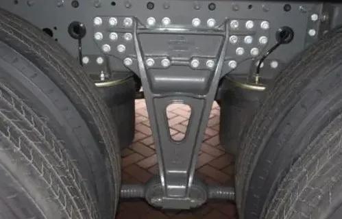 18款解放jh6500马力牵引车怎么样,解放j7对比欧曼est汕德卡旗舰高栏