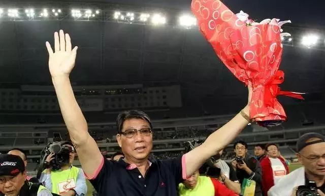 十一年万人体育场，武磊和徐根宝走了，留下的将是什么？