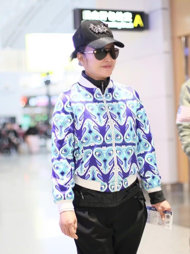 刘晓庆夏天穿的运动装都有哪些,刘晓庆穿羽绒服好看吗