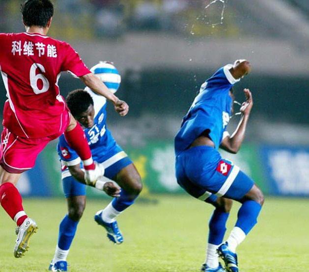 盘点那些看着都痛的合集,看着都疼足坛中的暴力犯规