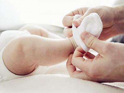 喜欢脱袜子什么原因,宝宝为什么喜欢脱袜子放头上