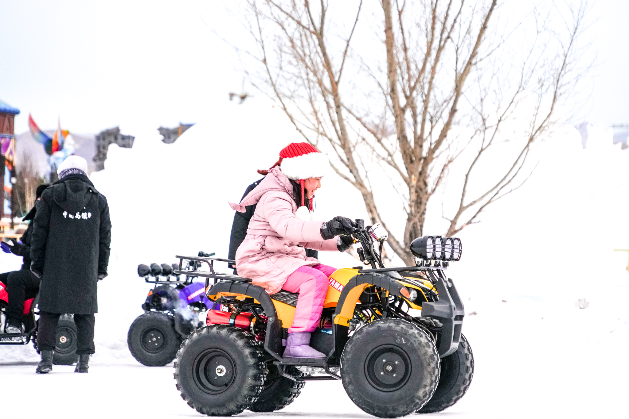 美也声声马鸣，冰雪晶莹！壮哉辽阔草原，新岁康安