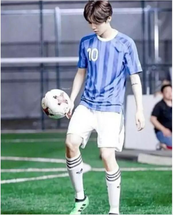鹿晗踢球超级冠军,鹿晗足球过人