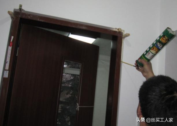 装室内门框为啥打发泡胶,装门打发泡剂耐用吗