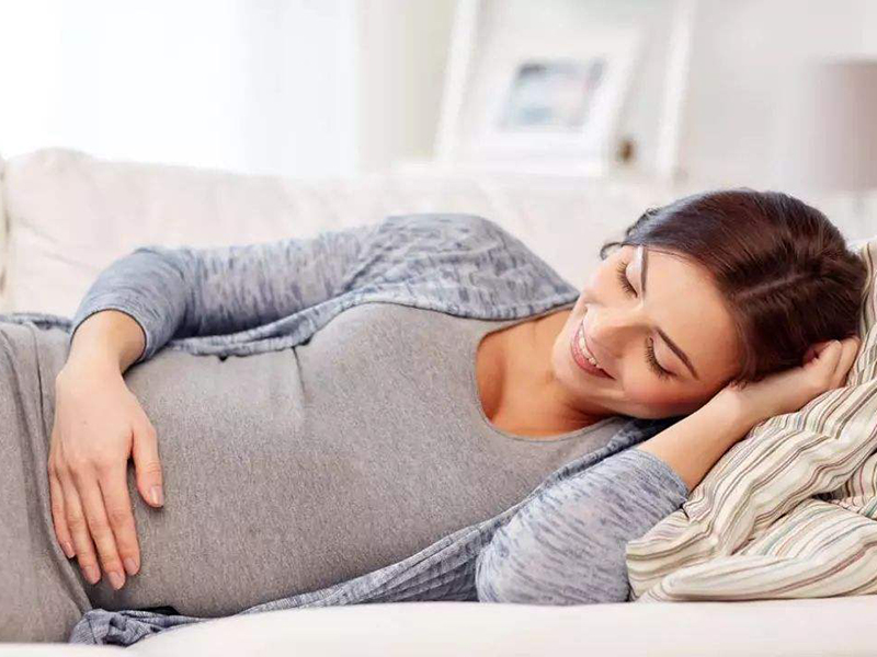 怀孕十七周多了,平躺可以摸到肚子有硬块,那是宝宝吗?