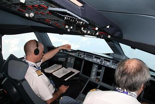 飞机在降落时为什么不会警报,飞机遇险发出mayday语音