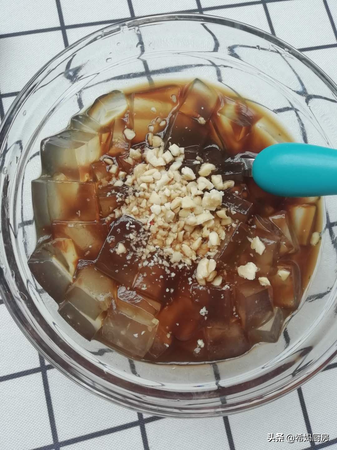 自制红糖凉粉,清凉爽口,两样食材就搞定