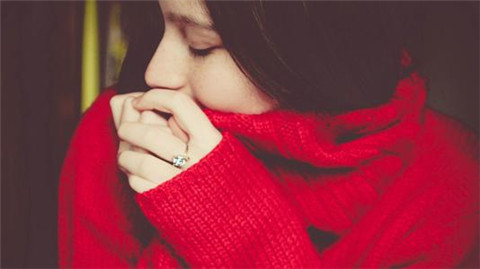 女朋友总是因为一点小事生气,女朋友老是因为小事生气怎么解决