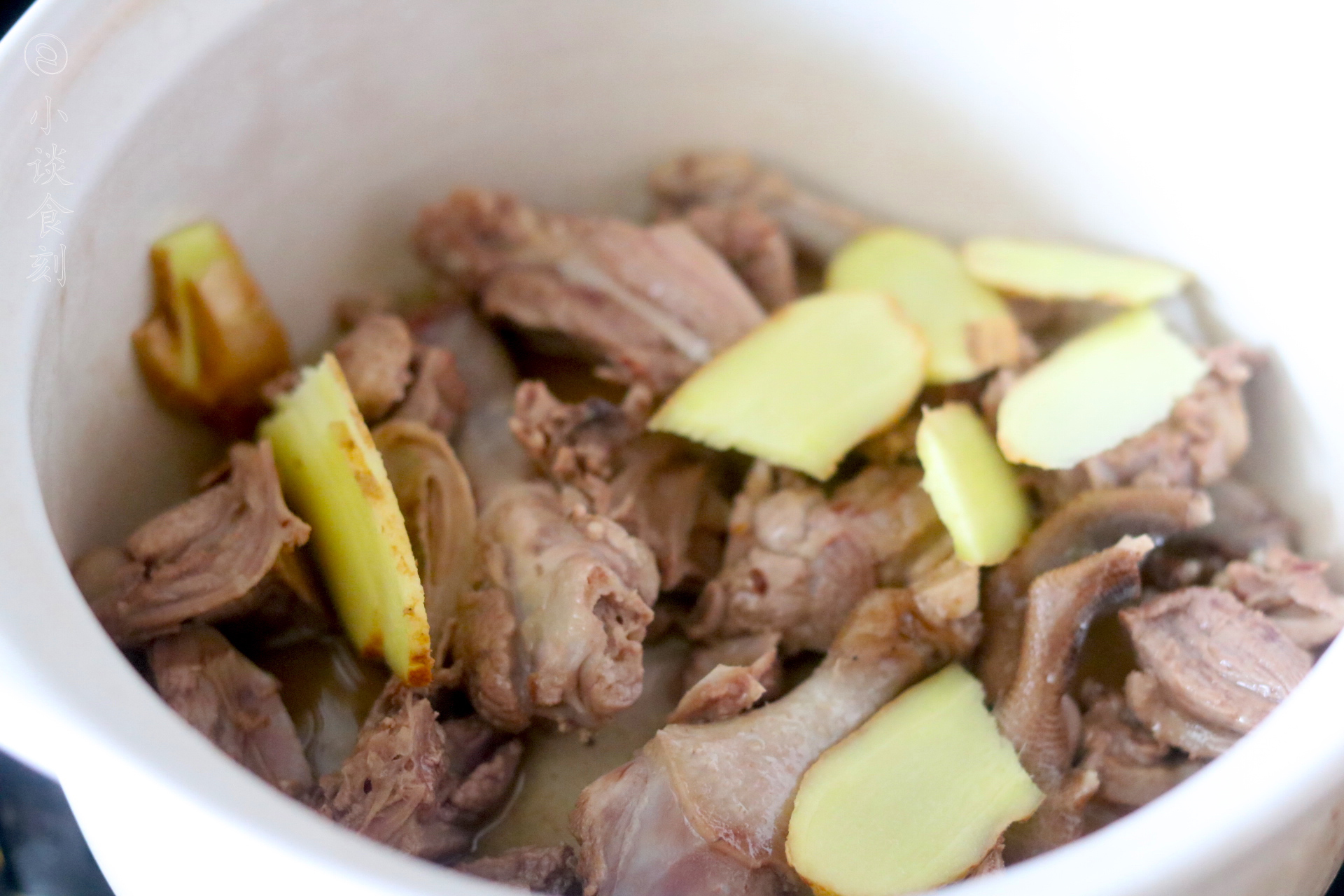 焖鸭子放醋,焖鸭肉要不要焯水